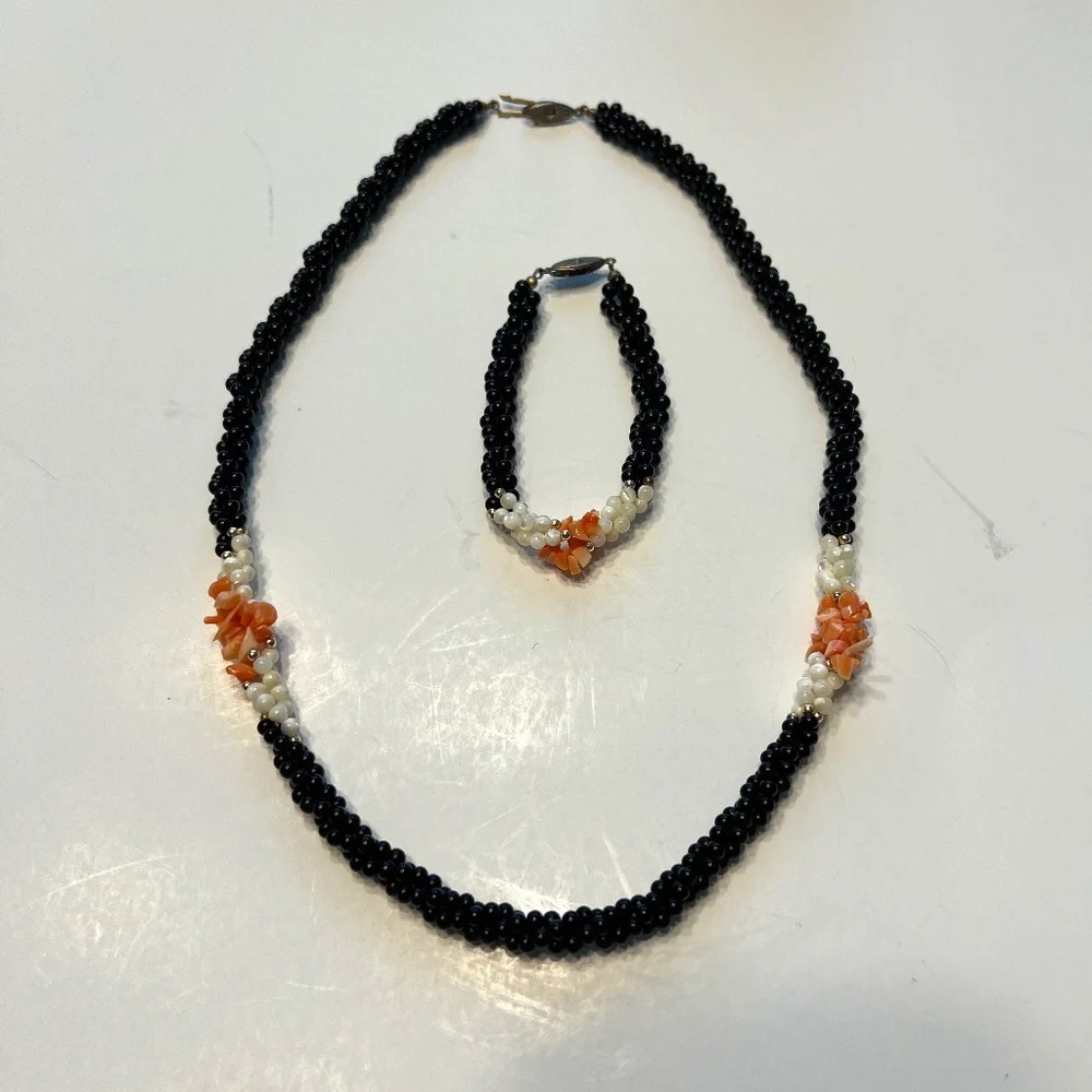 VINTAGE GENUINE CORAL & ONYX BEAD 16.5